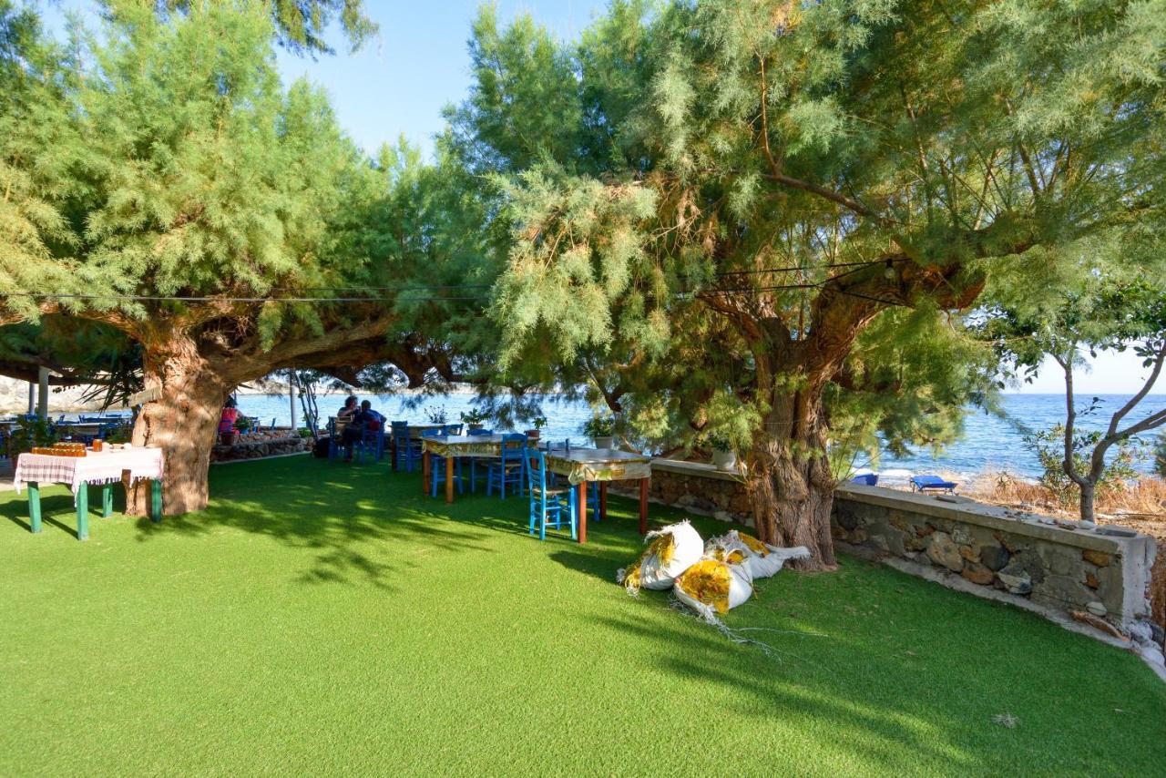 Taverna Akrogiali Лутро Екстер'єр фото