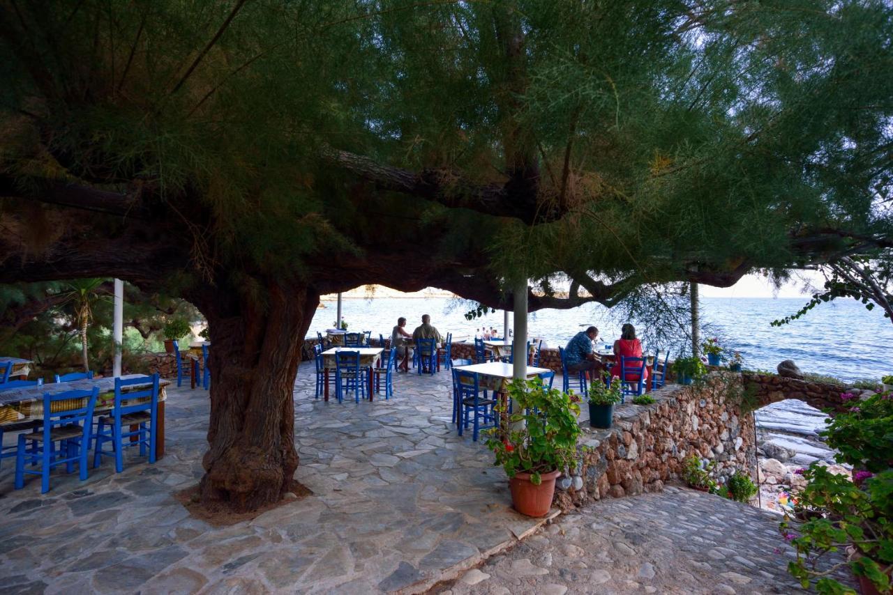 Taverna Akrogiali Лутро Екстер'єр фото